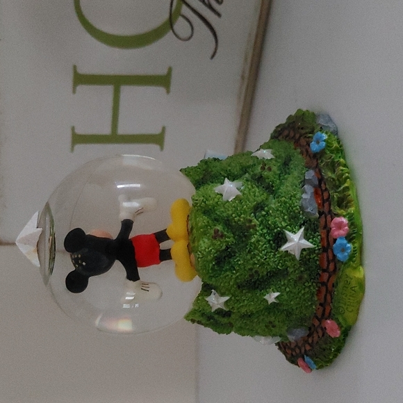 Walt Disney Mickey Mouse Millennium 2000 snow globe - Picture 2 of 3